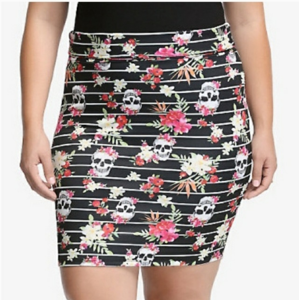 Torrid sz 1 tropical skull pencil skirt
